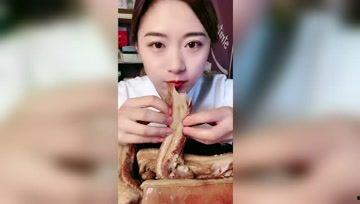 娱乐吃瓜酱女生,网红晚晚艳压范冰冰，宋芳园演绎古代版“可爱小作精”